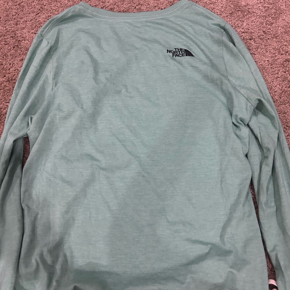 women’s north face graphic longe sleeve shirt, size L
